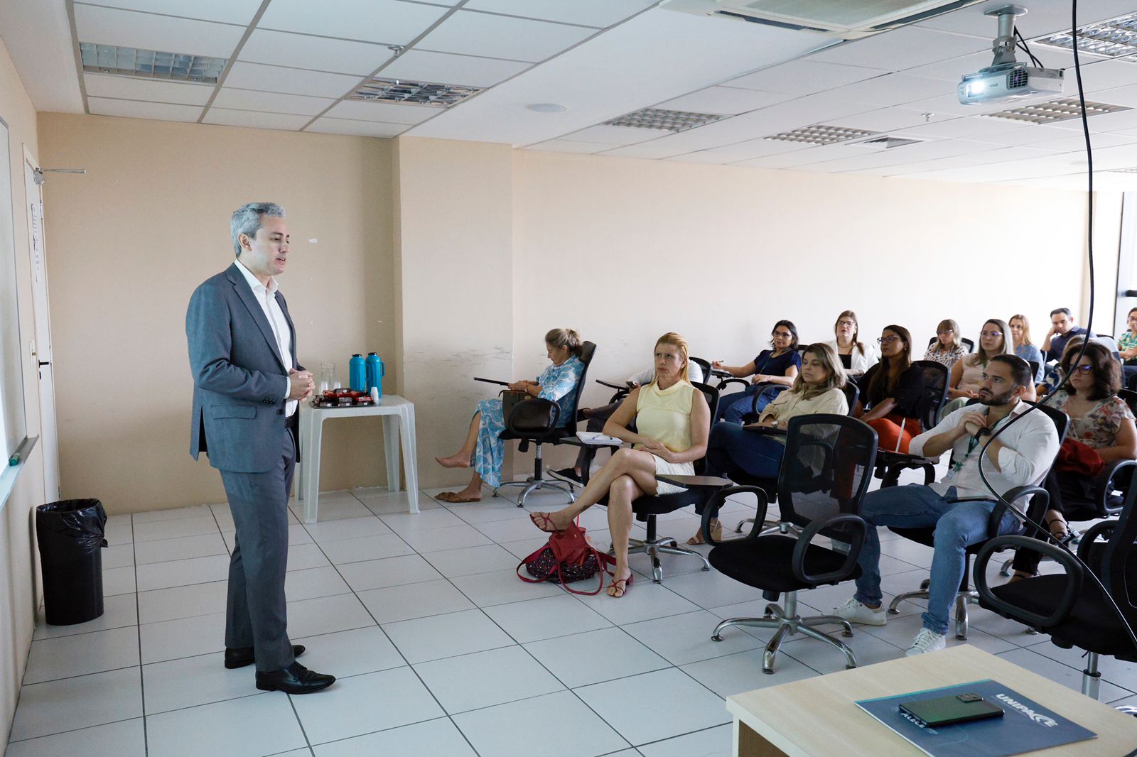 As aulas prosseguirão até o dia 27 de setembro}