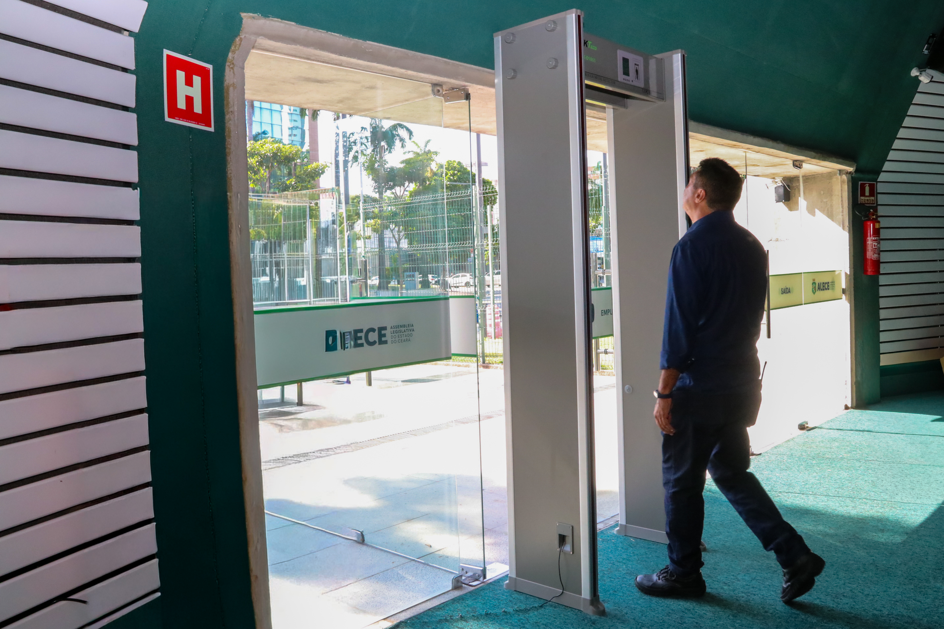 Modernização inclui detectores de metal nas entradas, videomonitoramento e controle de acesso por reconhecimento facial - Foto: Érika Fonseca