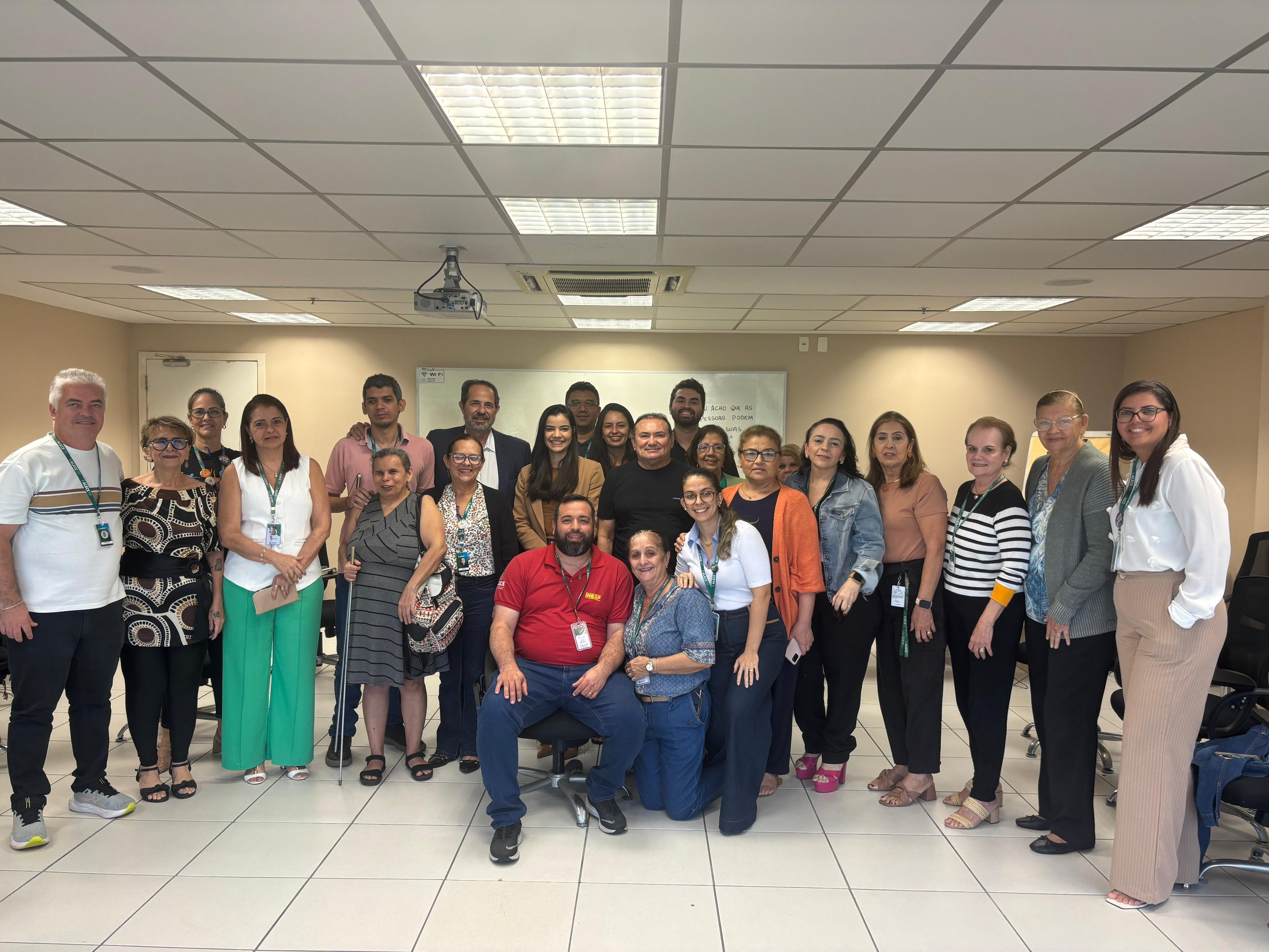 Equipes do Inesp e do Centro de Prevenções reunidos em uma das atividades ofertadas - Foto: Reprodução/Centro de Prevenção e Resolução de Conflitos da Alece